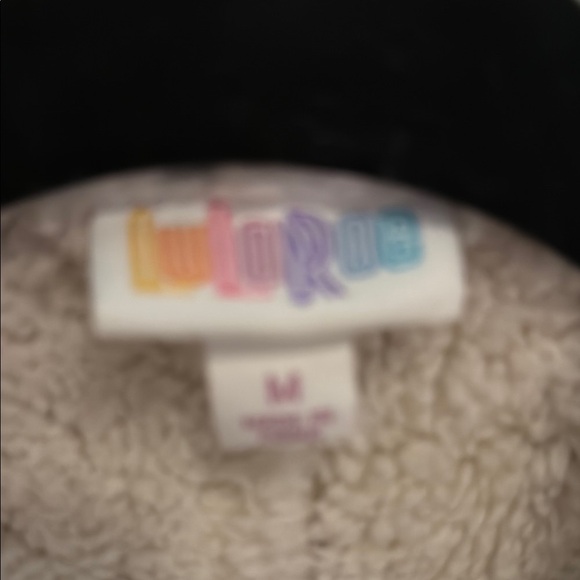 LulaRoe Marlowe Faux Shearling Vest - Picture 4 of 5
